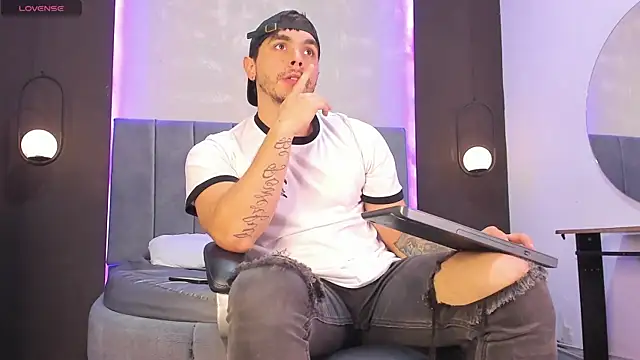 Liam walk  online show from 11/10/25, 08:03