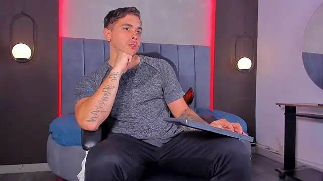 Liam walk  online show from 04/17/26, 10:23