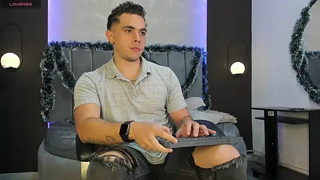 Liam walk  online show from 11/24/25, 09:37