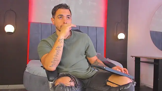 Liam walk  online show from 04/13/26, 12:09