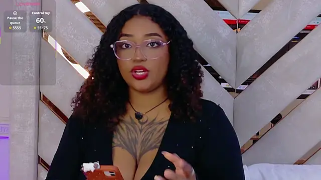 Snapshot of Cristal-Jonnes chatting on 04/19/26, 04:46 Cristal-Jonnes online show from 04/19/26, 04:46