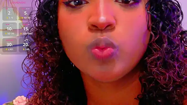 Cristal-Jonnes online show from 10/11/25, 03:07