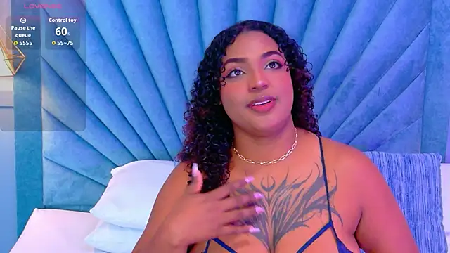 Cristal-Jonnes online show from 10/16/25, 03:04