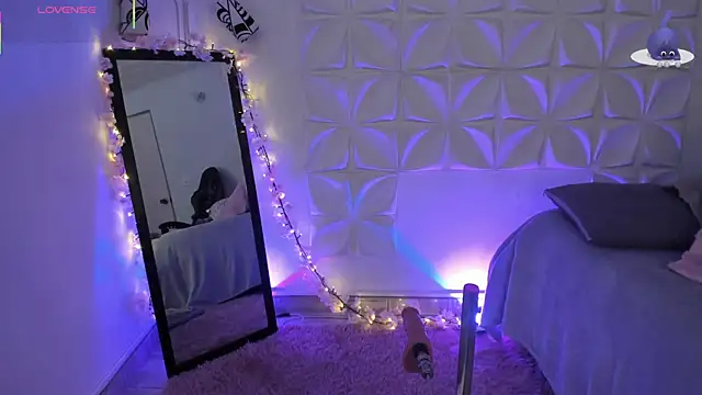 JuliethMoss online show from 12/15/25, 08:58