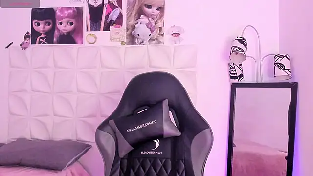 JuliethMoss online show from 11/13/25, 08:24