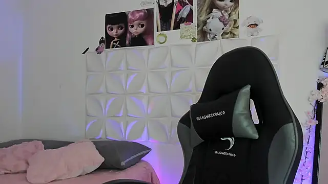 JuliethMoss online show from 11/24/25, 09:37