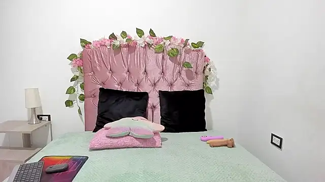 ivy moon05 online show from 10/20/25, 04:29