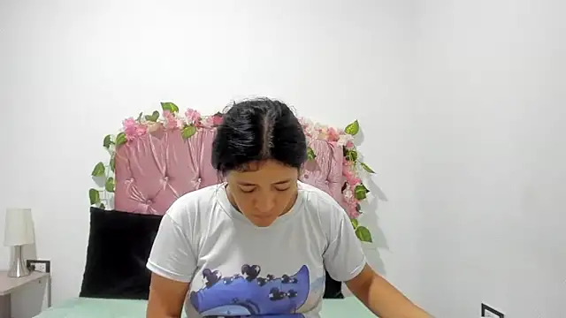 ivy moon05 online show from 10/04/25, 04:41