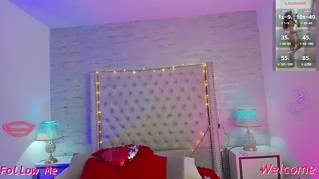 Snapshot of Pamelamiler__ chatting on 04/30/26, 12:12 Pamelamiler online show from 04/30/26, 12:12