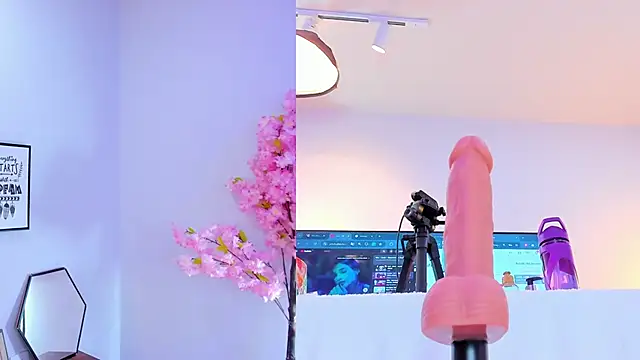 Snapshot of maily_zanss chatting on 12/19/25, 07:38 maily zanss online show from 12/19/25, 07:38