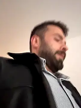 S-kt-et online show from 10/18/25, 07:54