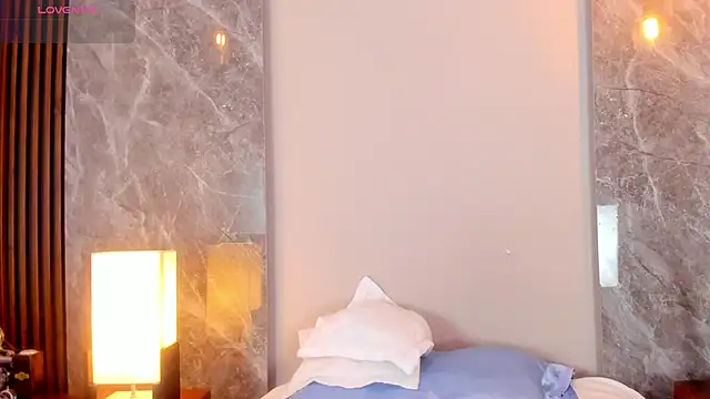 Emma hunter  online show from 10/28/25, 03:40