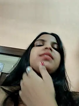 Maahhii 2 online show from 05/17/26, 08:47