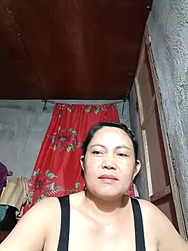 Snapshot of Everleigh_mom chatting on 09/16/25, 10:49 Everleigh mom online show from 09/16/25, 10:49