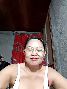 Everleigh mom online show from 11/18/25, 08:01