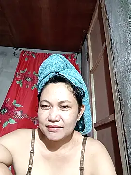 Snapshot of Everleigh_mom chatting on 09/12/25, 01:50 Everleigh mom online show from 09/12/25, 01:50
