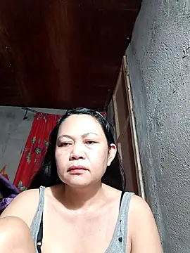 Everleigh mom online show from 10/31/25, 08:05