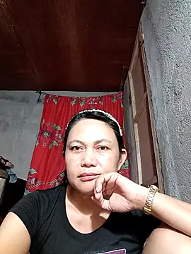 Snapshot of Everleigh_mom chatting on 09/25/25, 10:32 Everleigh mom online show from 09/25/25, 10:32