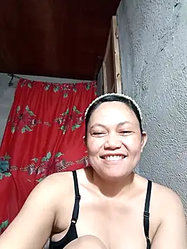 Snapshot of Everleigh_mom chatting on 09/28/25, 07:59 Everleigh mom online show from 09/28/25, 07:59