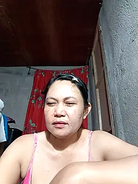 Snapshot of Everleigh_mom chatting on 10/04/25, 10:06 Everleigh mom online show from 10/04/25, 10:06