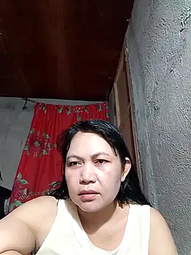 Snapshot of Everleigh_mom chatting on 10/03/25, 02:37 Everleigh mom online show from 10/03/25, 02:37