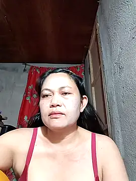 Snapshot of Everleigh_mom chatting on 10/01/25, 05:34 Everleigh mom online show from 10/01/25, 05:34