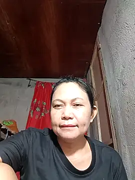 Everleigh mom online show from 11/02/25, 09:47