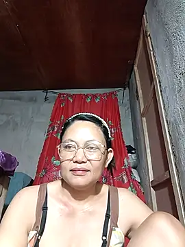 Snapshot of Everleigh_mom chatting on 09/18/25, 07:55 Everleigh mom online show from 09/18/25, 07:55
