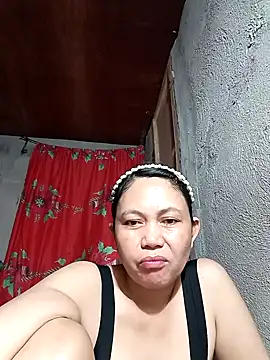 Snapshot of Everleigh_mom chatting on 09/29/25, 10:37 Everleigh mom online show from 09/29/25, 10:37