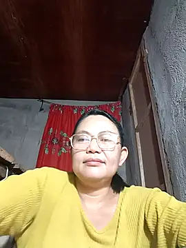 Everleigh mom online show from 10/19/25, 12:19