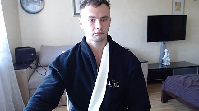 Snapshot of muscle_uncut chatting on 10/15/25, 08:11 muscle uncut online show from 10/15/25, 08:11