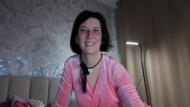 Lia Reyn online show from 11/13/25, 10:52