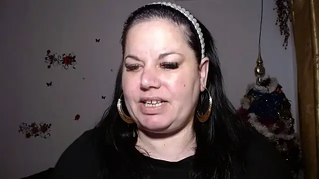 Snapshot of andreea2011 chatting on 10/13/25, 06:37 andreea2011 online show from 10/13/25, 06:37