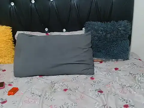 Lsnickykhanyile online show from 11/18/25, 08:12