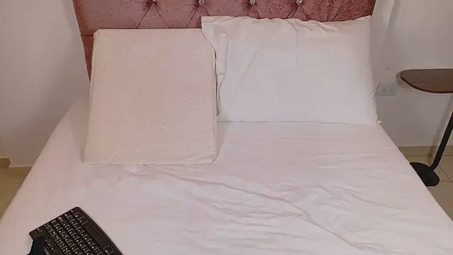 sophiacuttee online show from 02/05/26, 12:45