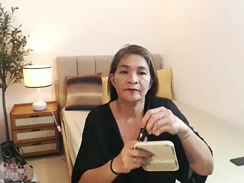 YuriMorgana online show from 04/11/26, 03:49