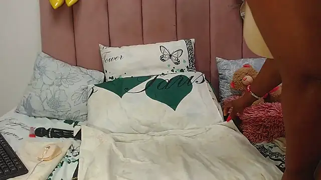 RoundaAssx22 online show from 10/05/25, 09:33