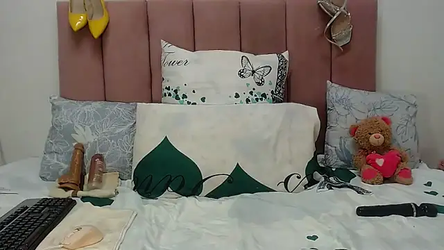 RoundaAssx22 online show from 10/08/25, 03:02