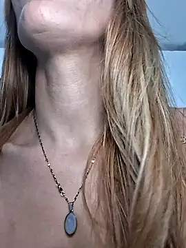 Snapshot of Elianasuarezz chatting on 05/16/26, 11:15 Elianasuarezz online show from 05/16/26, 11:15