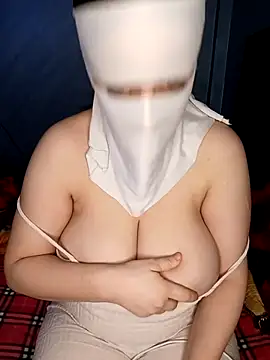 Lamia Queen  online show from 11/27/25, 05:24