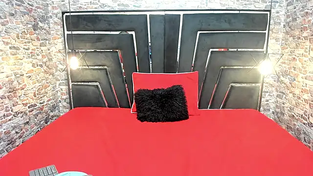 Snapshot of ALYANNA_HOT_ chatting on 10/31/25, 12:24 ALYANNA HOT online show from 10/31/25, 12:24