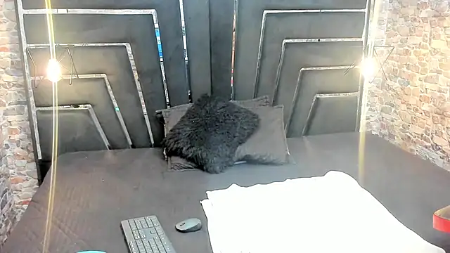 Snapshot of ALYANNA_HOT_ chatting on 11/23/25, 12:48 ALYANNA HOT online show from 11/23/25, 12:48