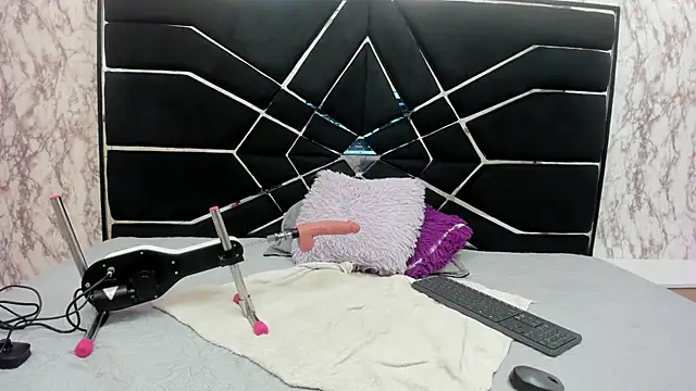 Snapshot of ALYANNA_HOT_ chatting on 10/24/25, 12:59 ALYANNA HOT online show from 10/24/25, 12:59