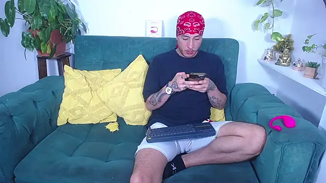 Snapshot of Borsalino_Adam chatting on 10/15/25, 06:27 Borsalino Adam online show from 10/15/25, 06:27