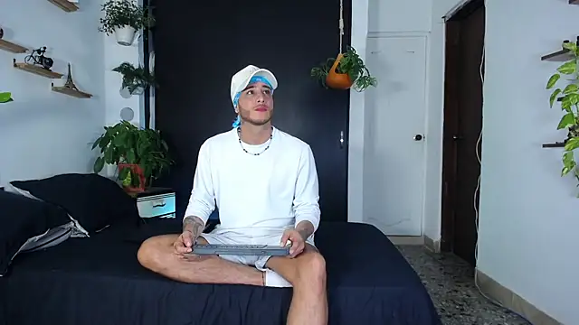 Borsalino Adam online show from 11/24/25, 07:03