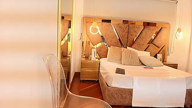 Snapshot of zarah_andrew__ chatting on 09/26/25, 12:01 zarah andrew online show from 09/26/25, 12:01