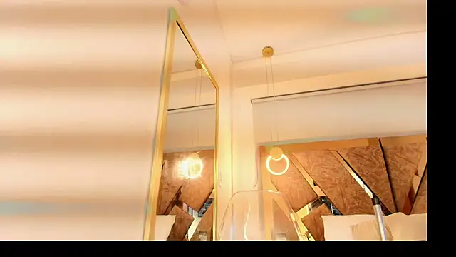 Snapshot of zarah_andrew__ chatting on 11/11/25, 12:11 zarah andrew online show from 11/11/25, 12:11