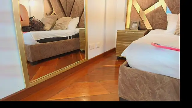 Snapshot of zarah_andrew__ chatting on 11/08/25, 02:42 zarah andrew online show from 11/08/25, 02:42