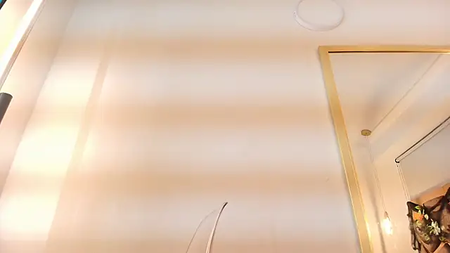 Snapshot of zarah_andrew__ chatting on 10/14/25, 12:17 zarah andrew online show from 10/14/25, 12:17