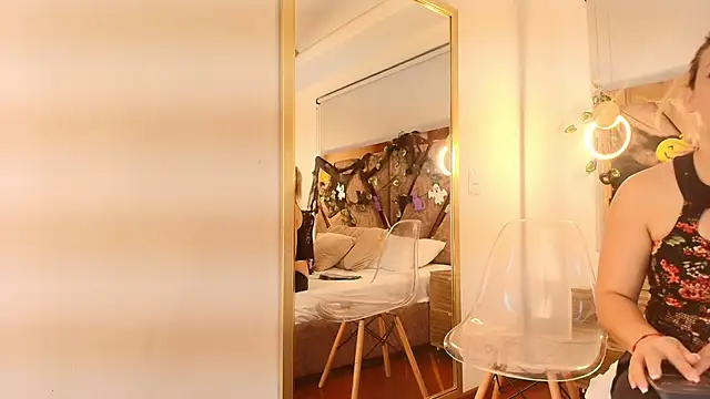 Snapshot of zarah_andrew__ chatting on 10/24/25, 12:15 zarah andrew online show from 10/24/25, 12:15